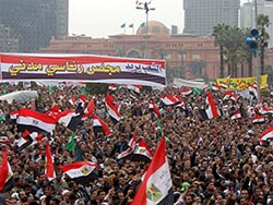 Египетский суд оправдал 6 полицейских, обвиняемых в убийстве 83 демонстрантов