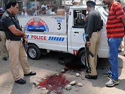 В пакистанских нападениях погибли 3 полицейских